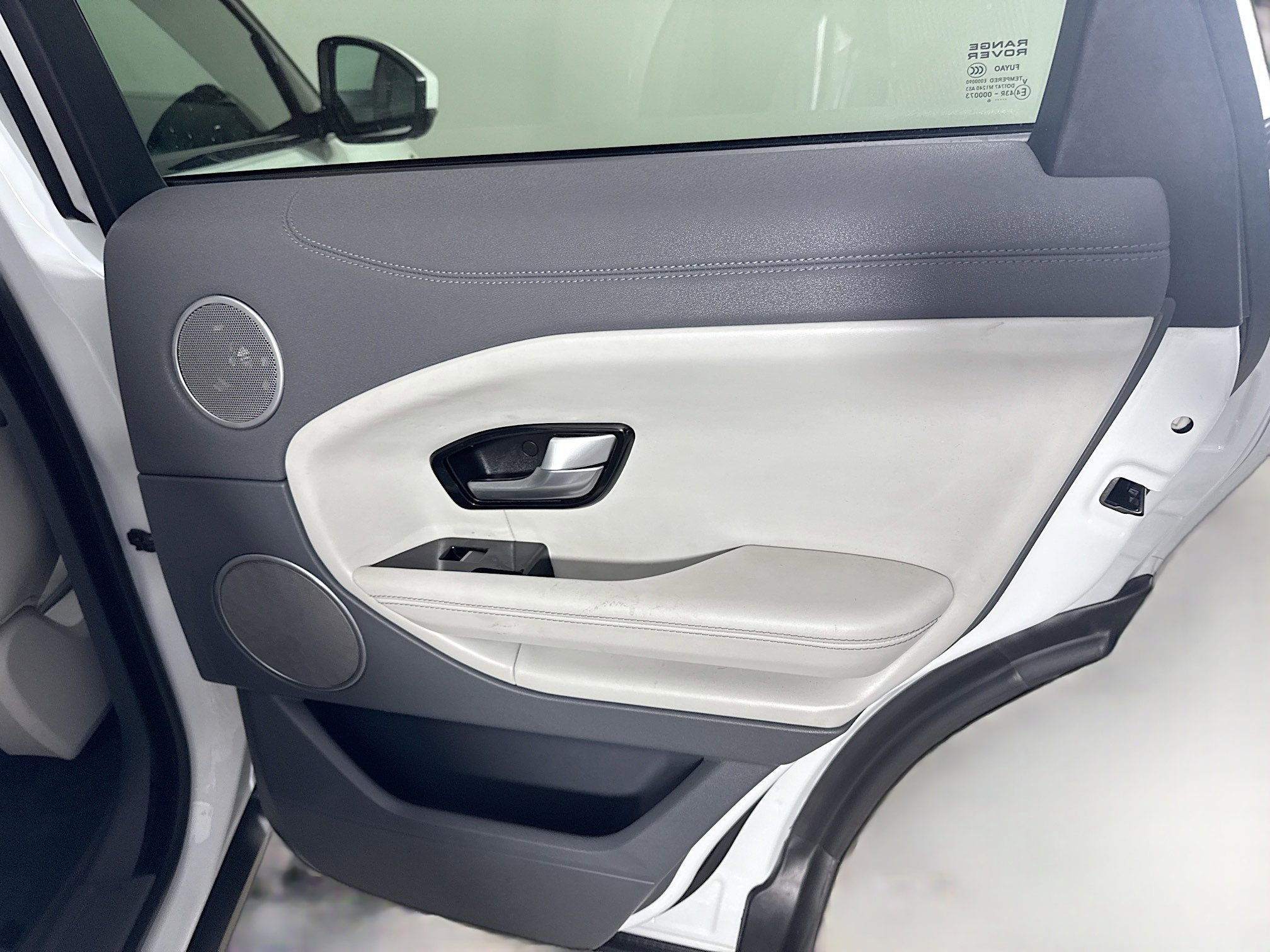 Used 2016 Land Rover Range Rover Evoque HSE image 28