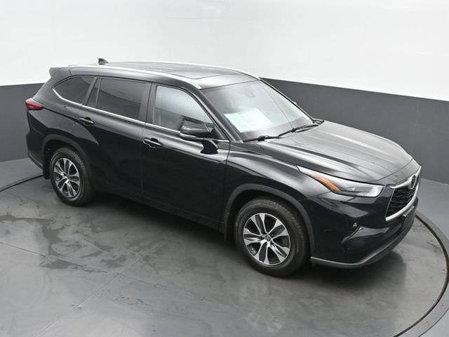 Used 2023 Toyota Highlander XLE AWD/4WD image 46