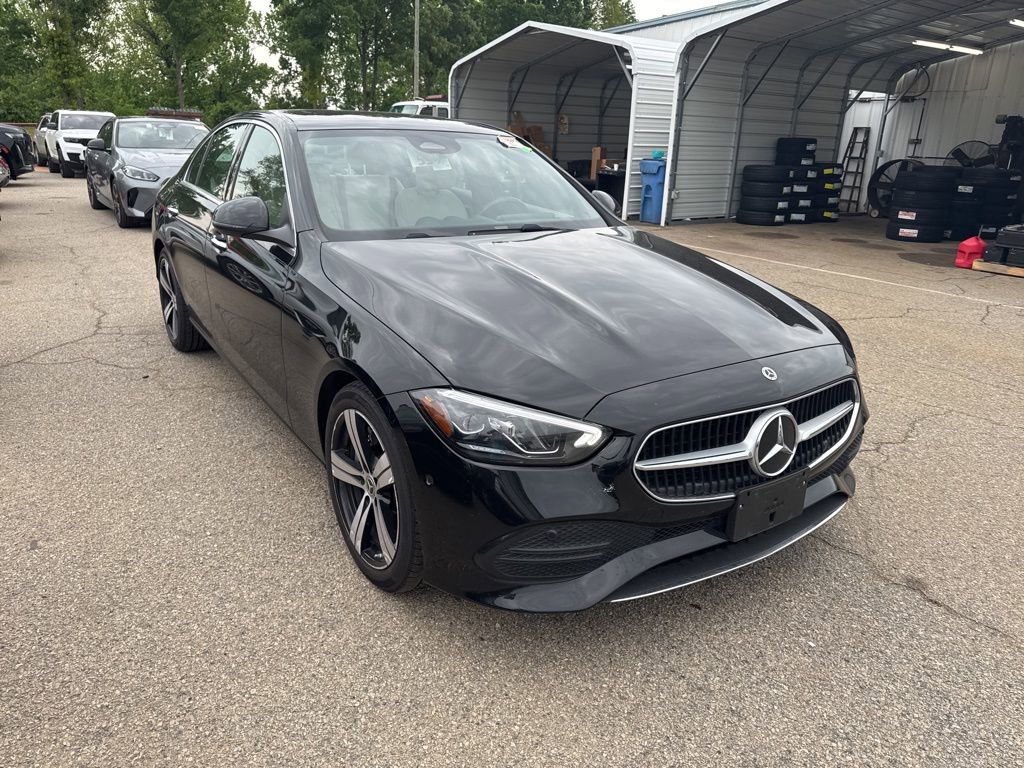 Used 2025 Mercedes-Benz C 300 4MATIC Sedan image 4