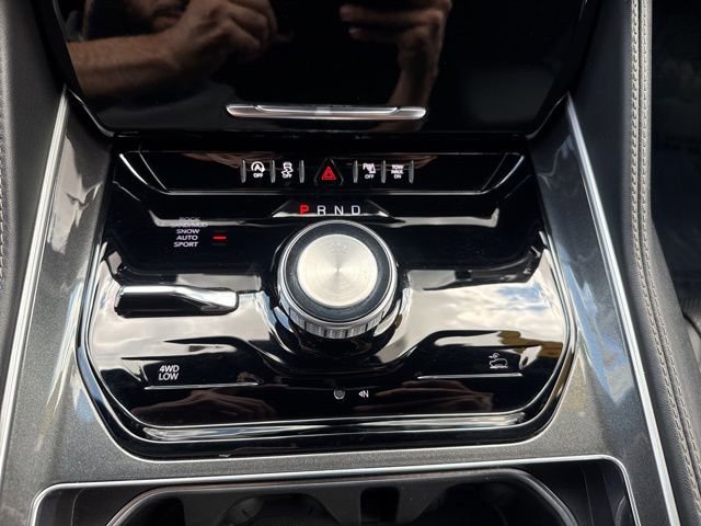 Certified 2024 Jeep Wagoneer 4WD w/ HD Trailer Tow Package image 21