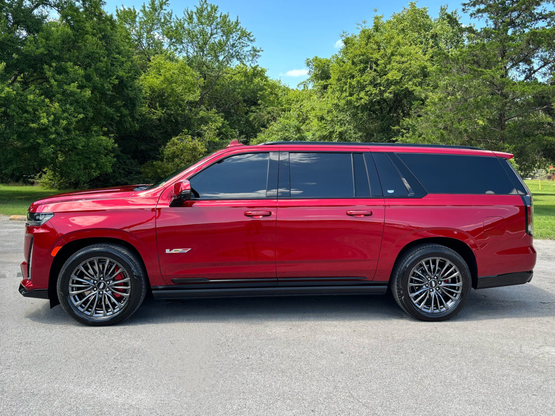 Used 2023 Cadillac Escalade ESV V AWD/4WD image 8