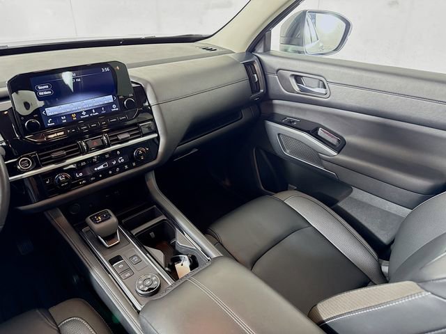 Certified 2023 Nissan Pathfinder SL w/ Lighting Package (N92) image 24