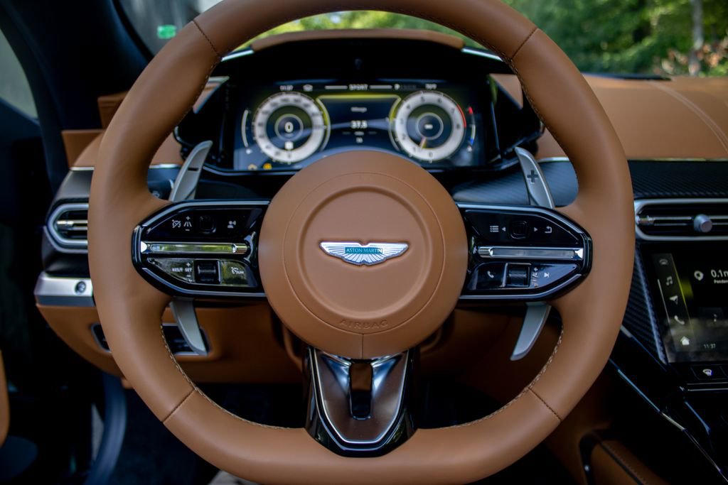 Used 2026 Aston Martin V8 Vantage Coupe image 14
