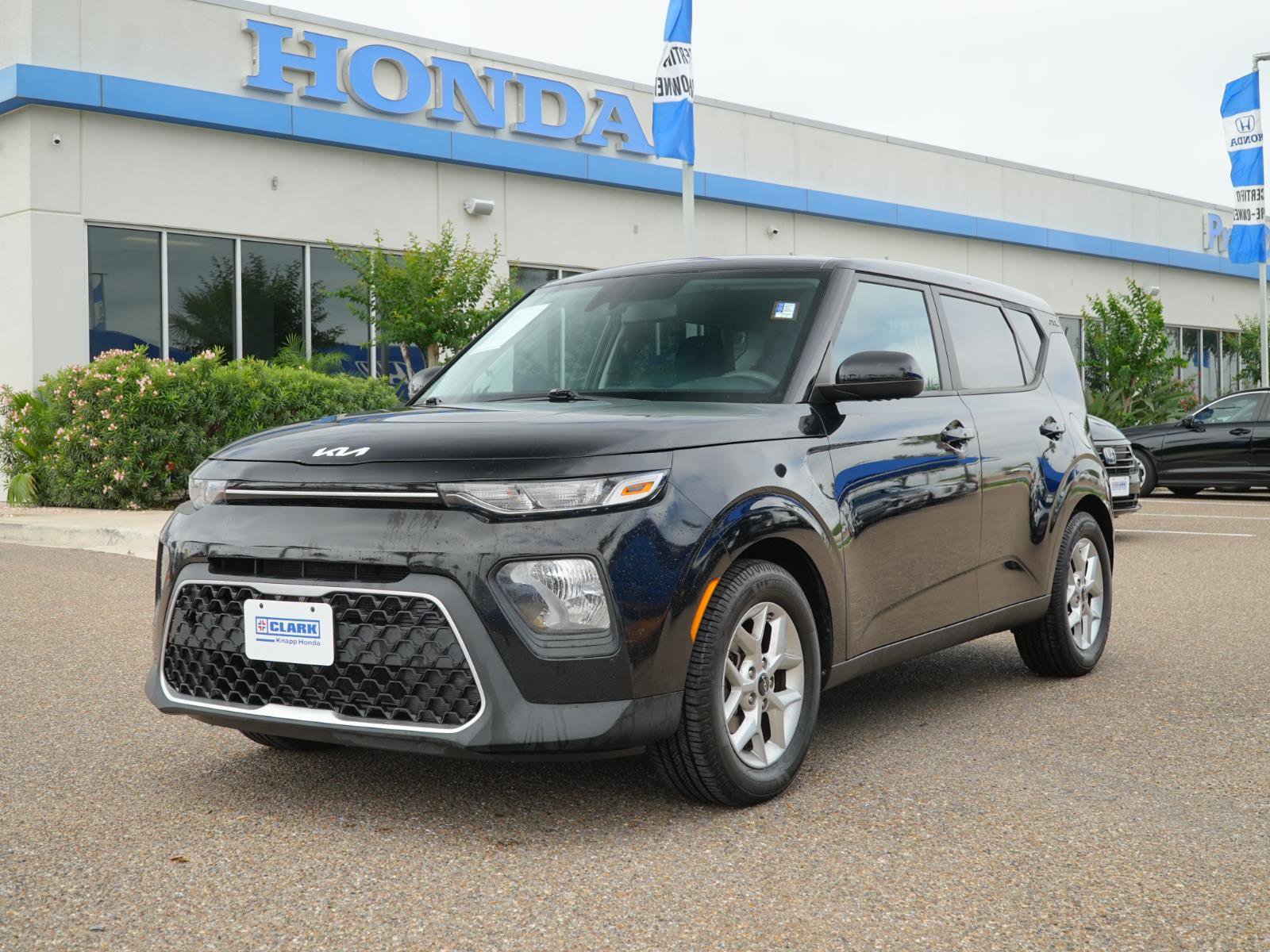 Used 2022 Kia Soul LX w/ Technology Package FWD image 1