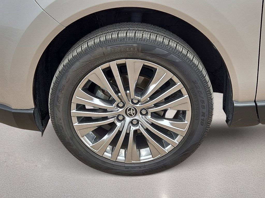 Used 2023 Toyota Venza XLE AWD/4WD image 10