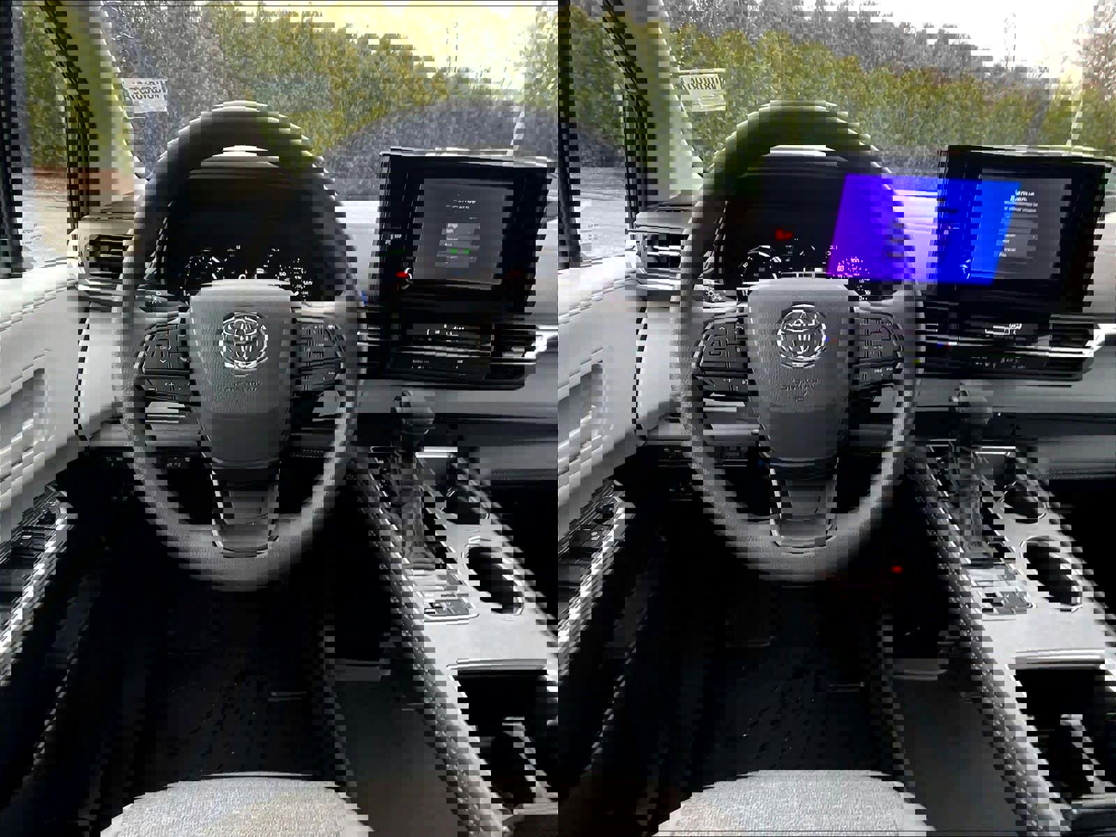 Used 2025 Toyota Sienna LE image 18