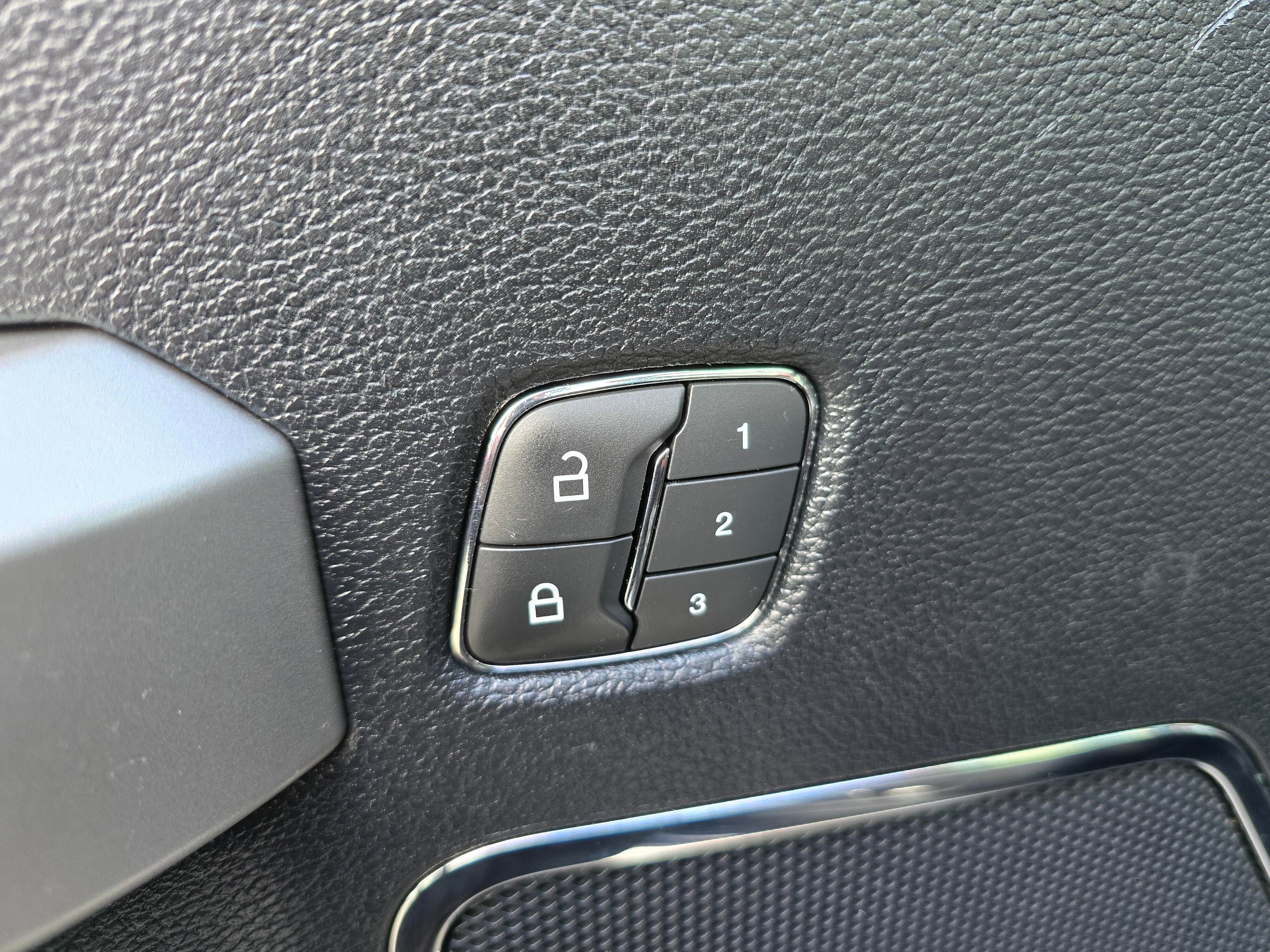 Used 2017 Ford F250 Lariat w/ Lariat Ultimate Package image 23