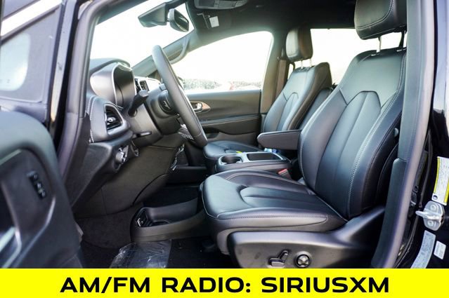 New 2026 Chrysler Pacifica Select image 5