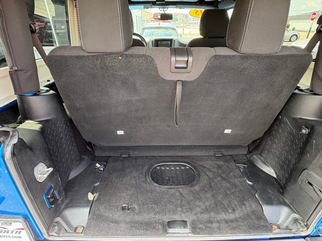 Used 2015 Jeep Wrangler Sahara w/ Connectivity Group AWD/4WD image 12