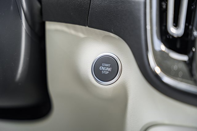 Certified 2025 Volvo XC40 B5 Plus w/ Protection Package Premier image 23