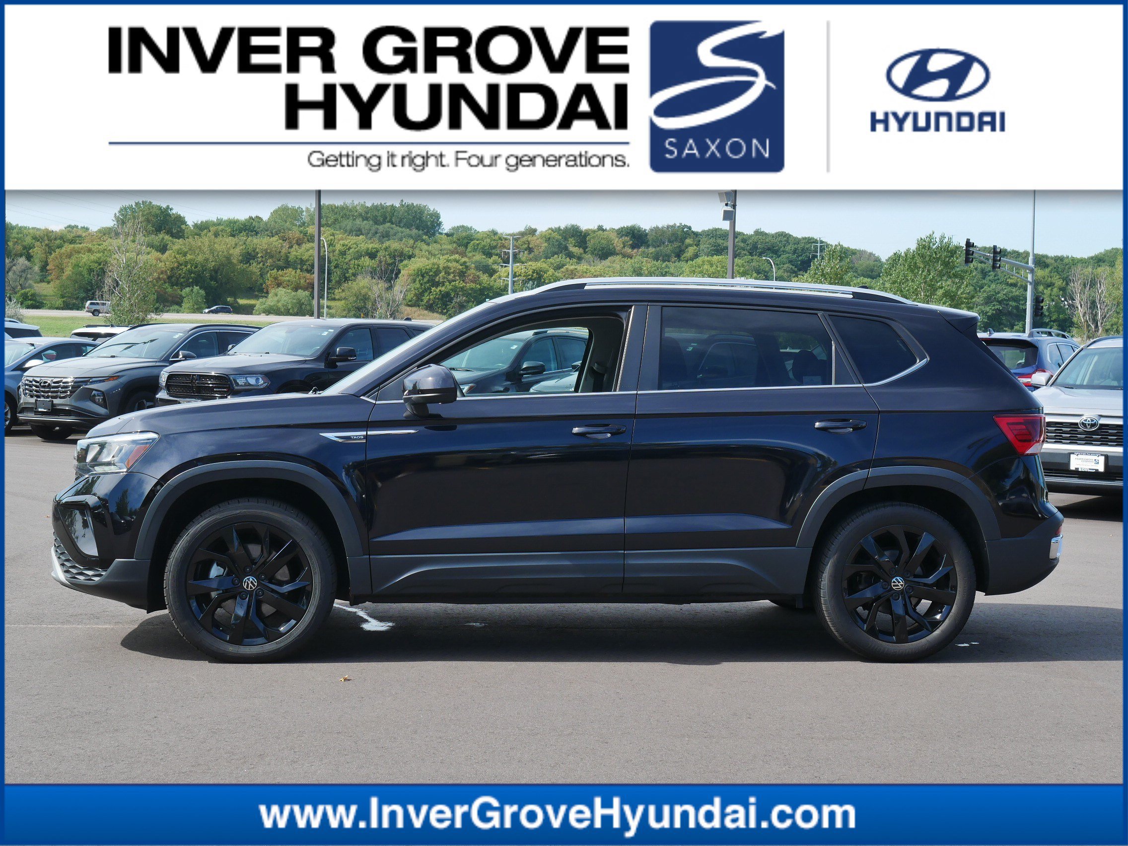Used 2023 Volkswagen Taos SE w/ Panoramic Sunroof Package