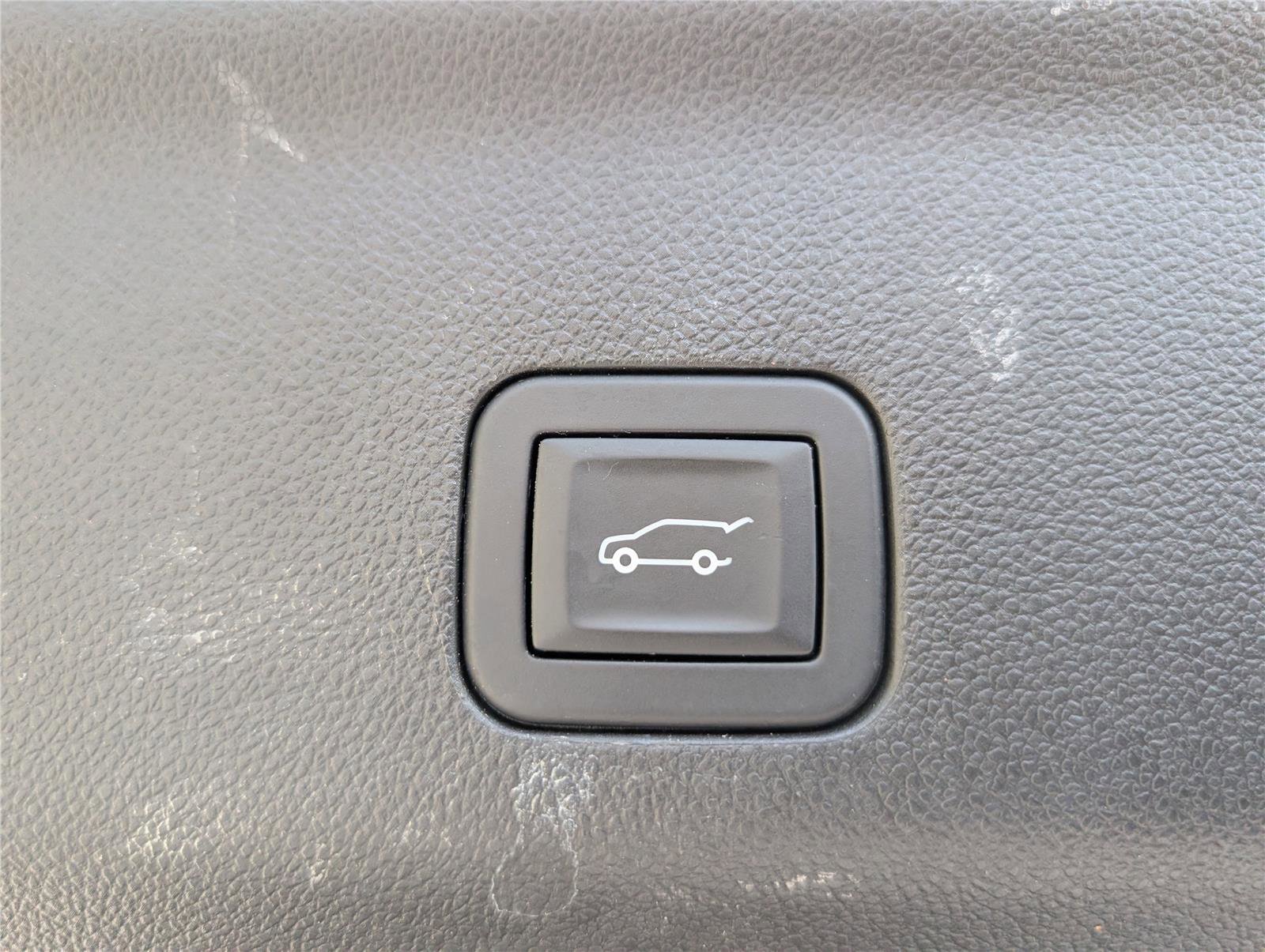 Used 2024 Chevrolet Suburban Z71 AWD/4WD image 15