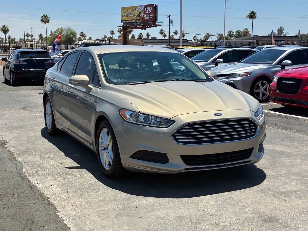 Used 2015 Ford Fusion SE FWD image 12