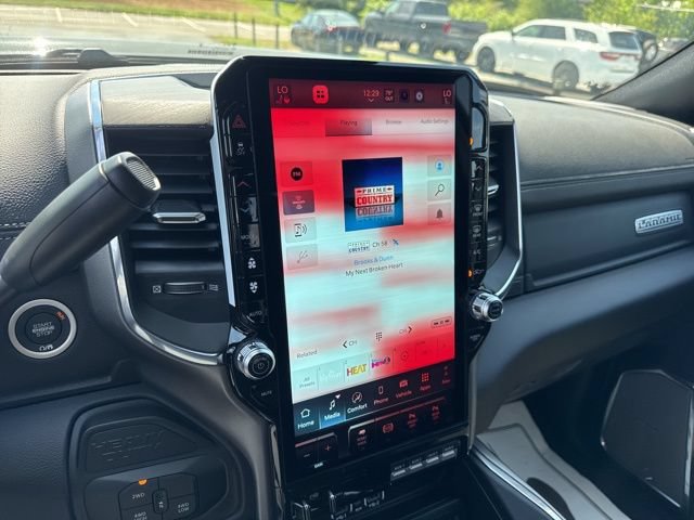 New 2026 RAM 2500 Laramie AWD/4WD image 17