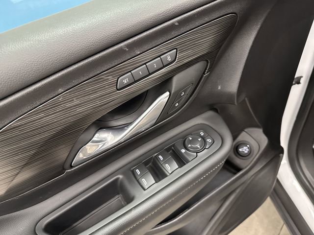 Used 2024 GMC Terrain SLT image 27