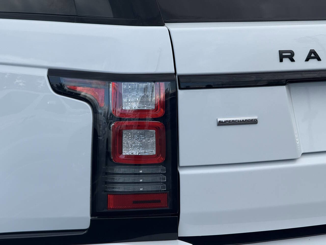 Used 2017 Land Rover Range Rover Long Wheelbase Supercharged image 29