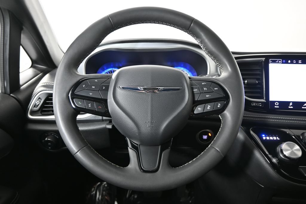 Used 2024 Chrysler Pacifica Touring FWD image 36