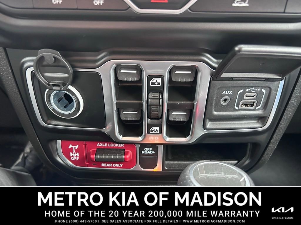 Used 2023 Jeep Gladiator Mojave w/ Cold Weather Group image 24