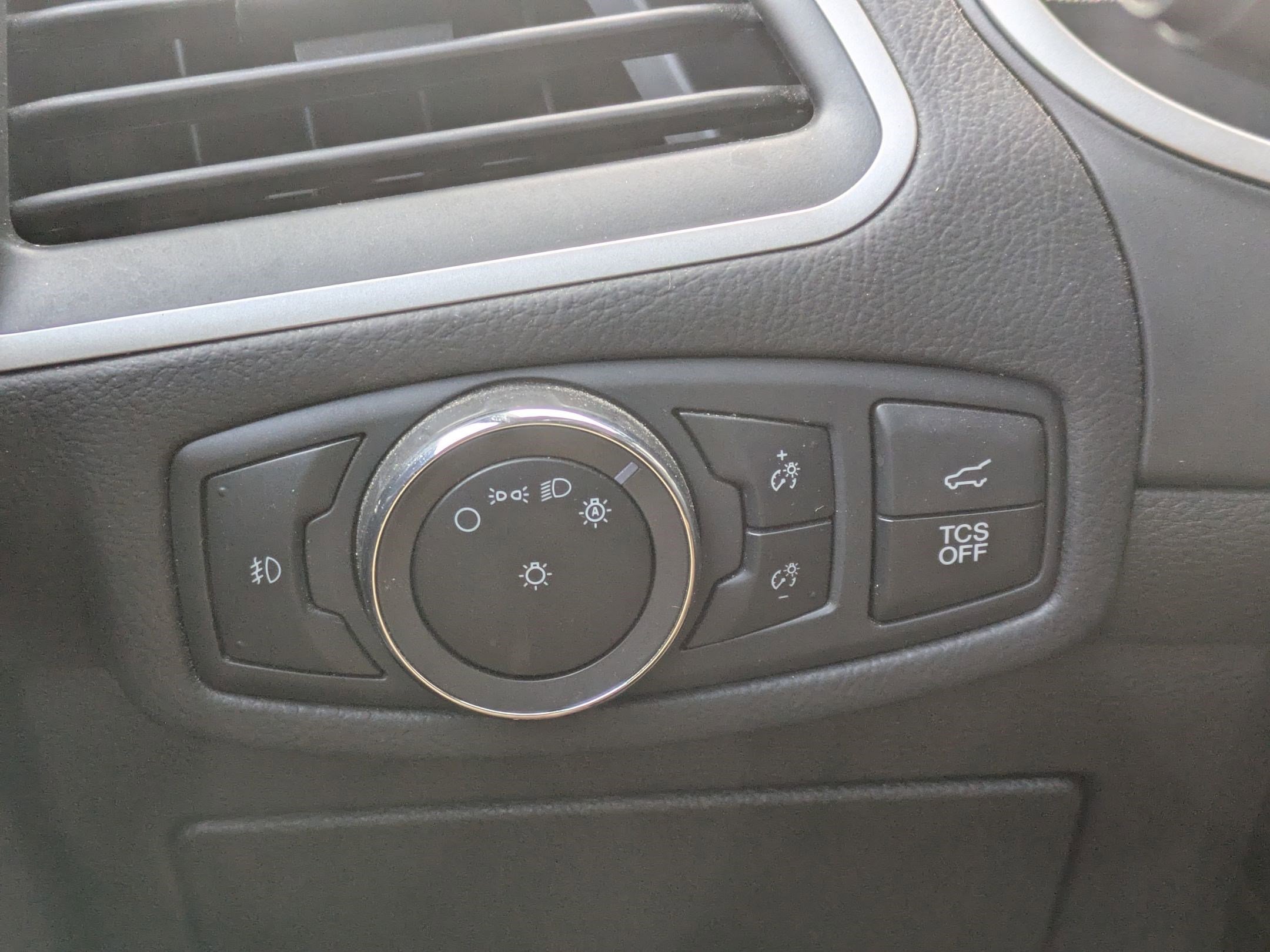 Used 2020 Ford Edge SEL w/ Convenience Package image 17