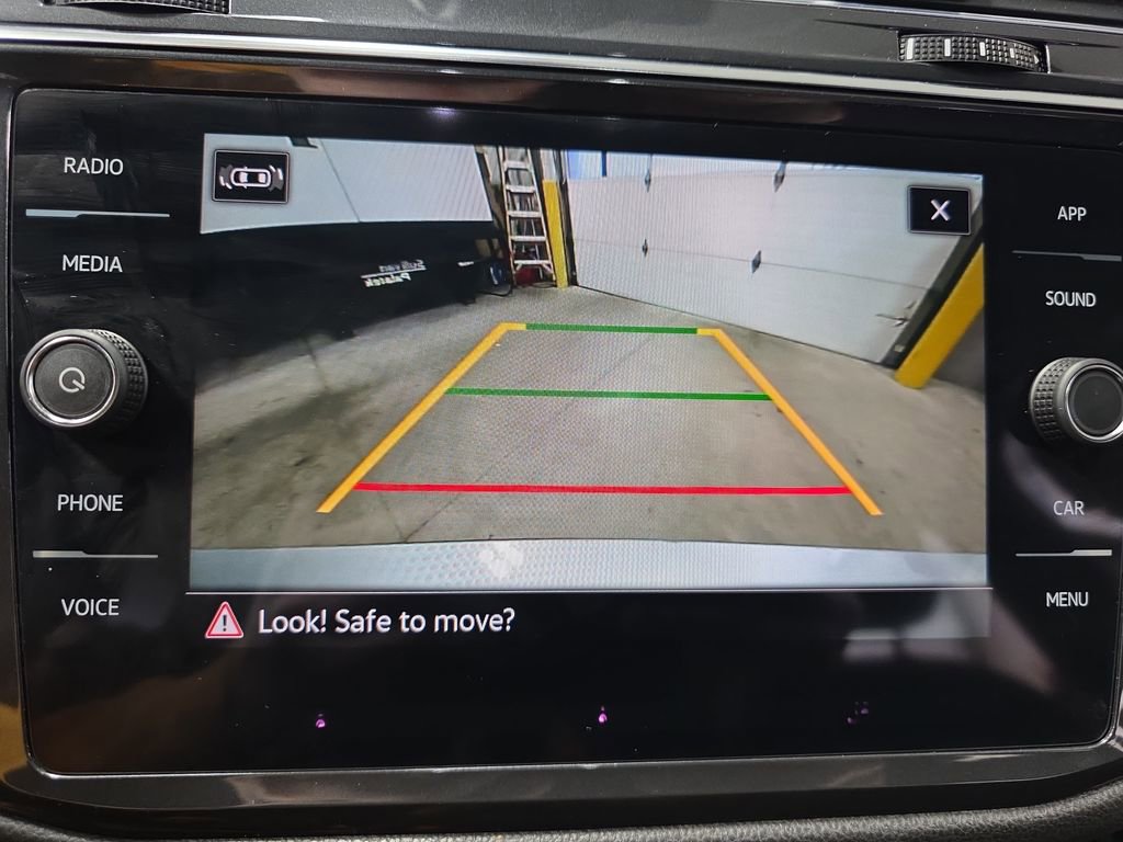 Used 2022 Volkswagen Tiguan SE R-Line image 23