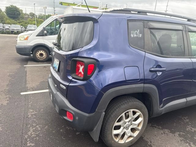 Used 2017 Jeep Renegade Latitude w/ Advanced Technology Group AWD/4WD image 14