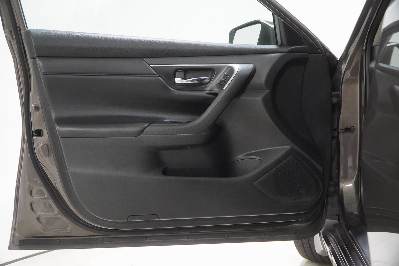 Used 2015 Nissan Altima 2.5 S w/ Power Driver Seat Package FWD image 18