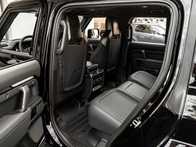 New 2026 Land Rover Defender 110 OCTA AWD/4WD image 28