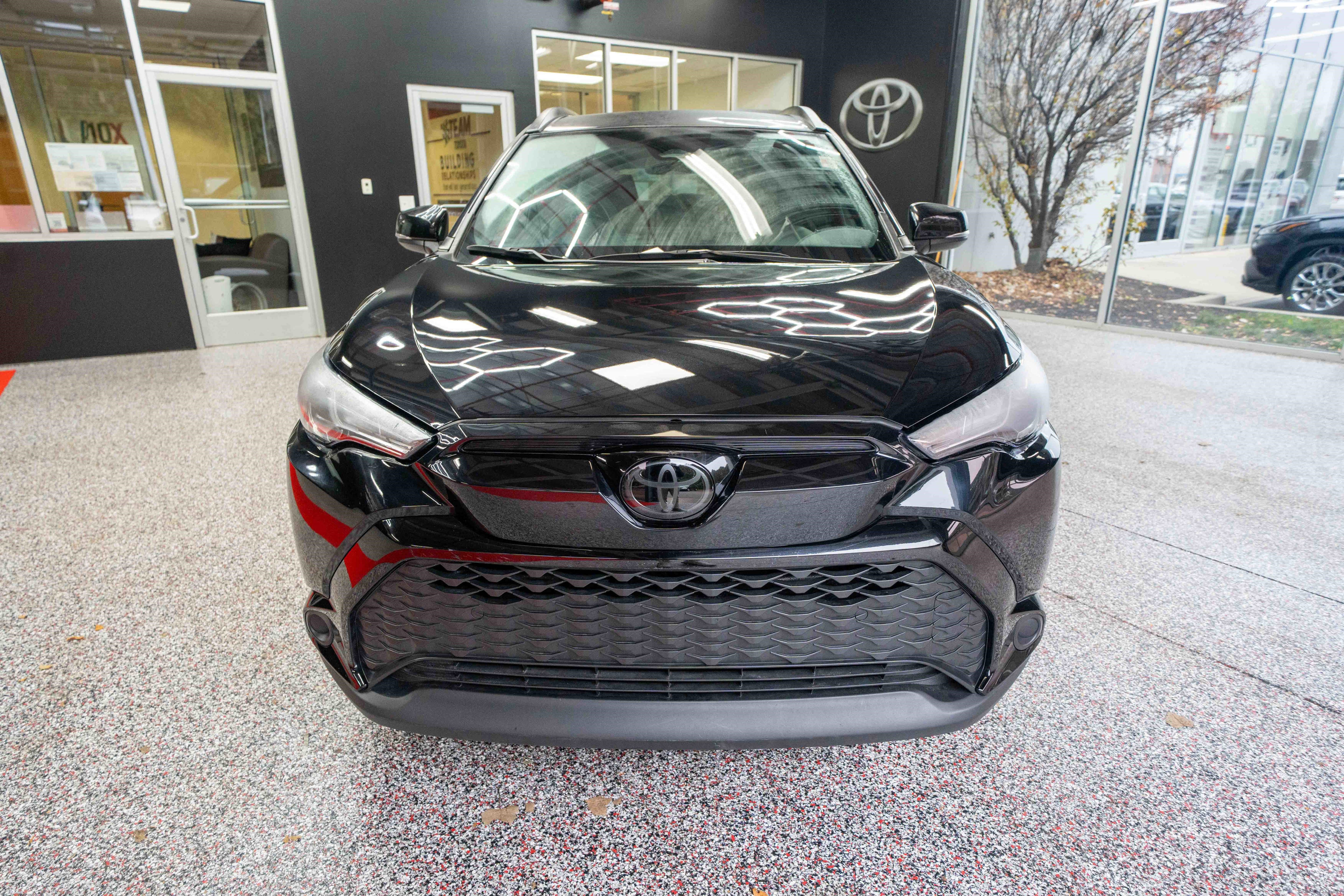 Used 2023 Toyota Corolla Cross SE image 6