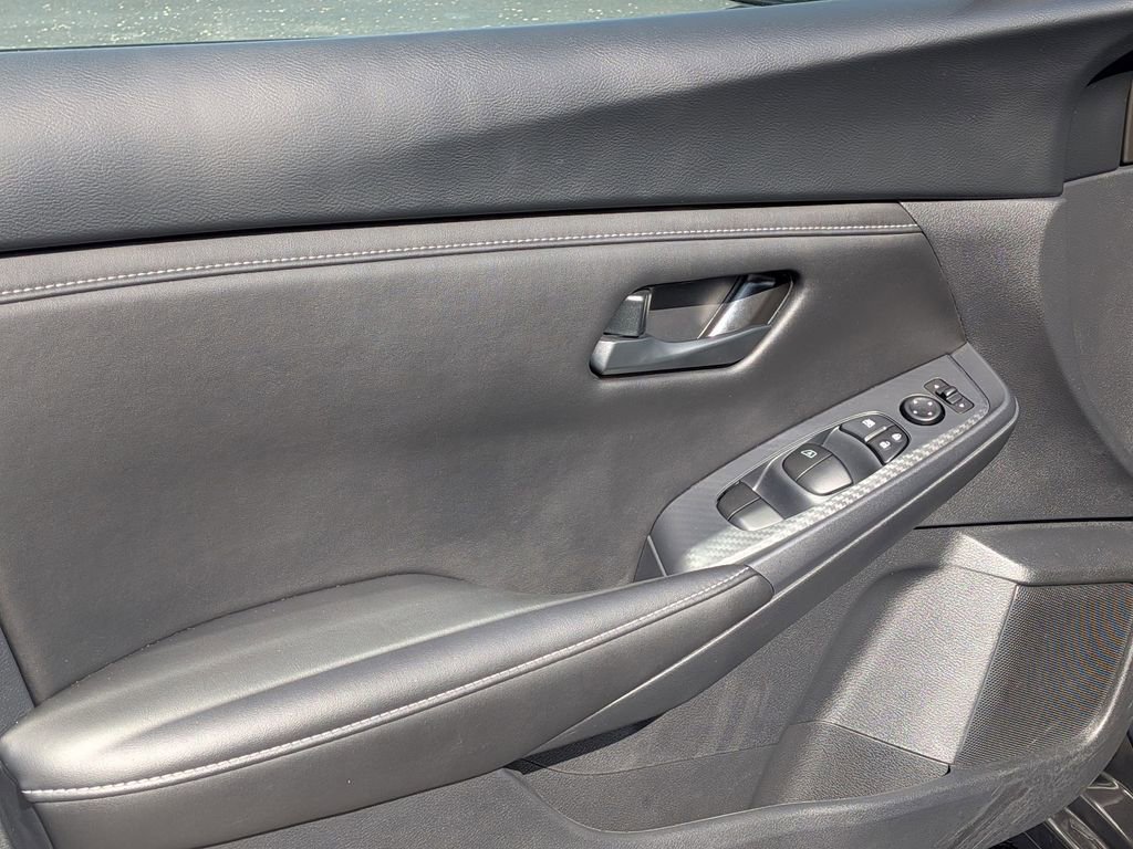 Used 2025 Nissan Sentra S FWD image 9