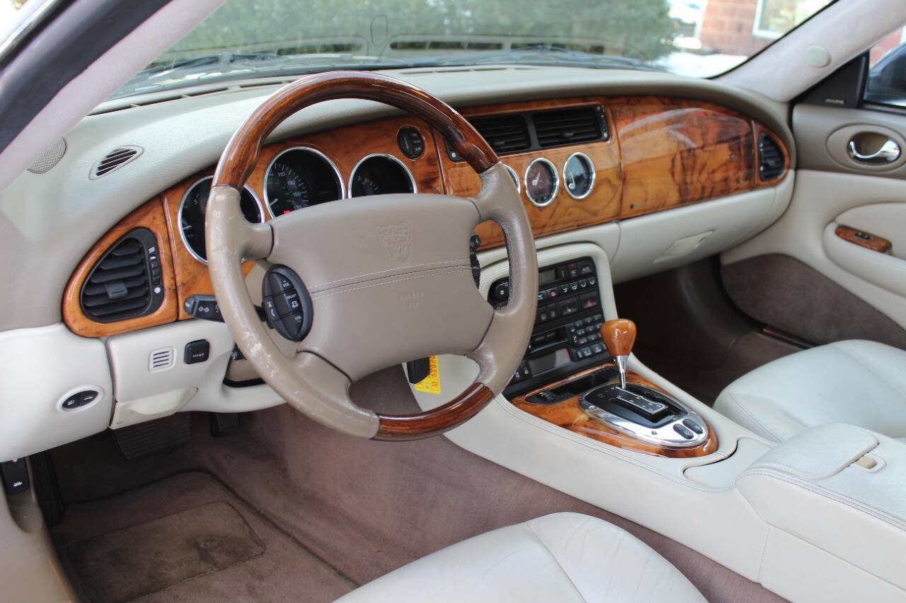 Used 2006 Jaguar XK8 Convertible image 16