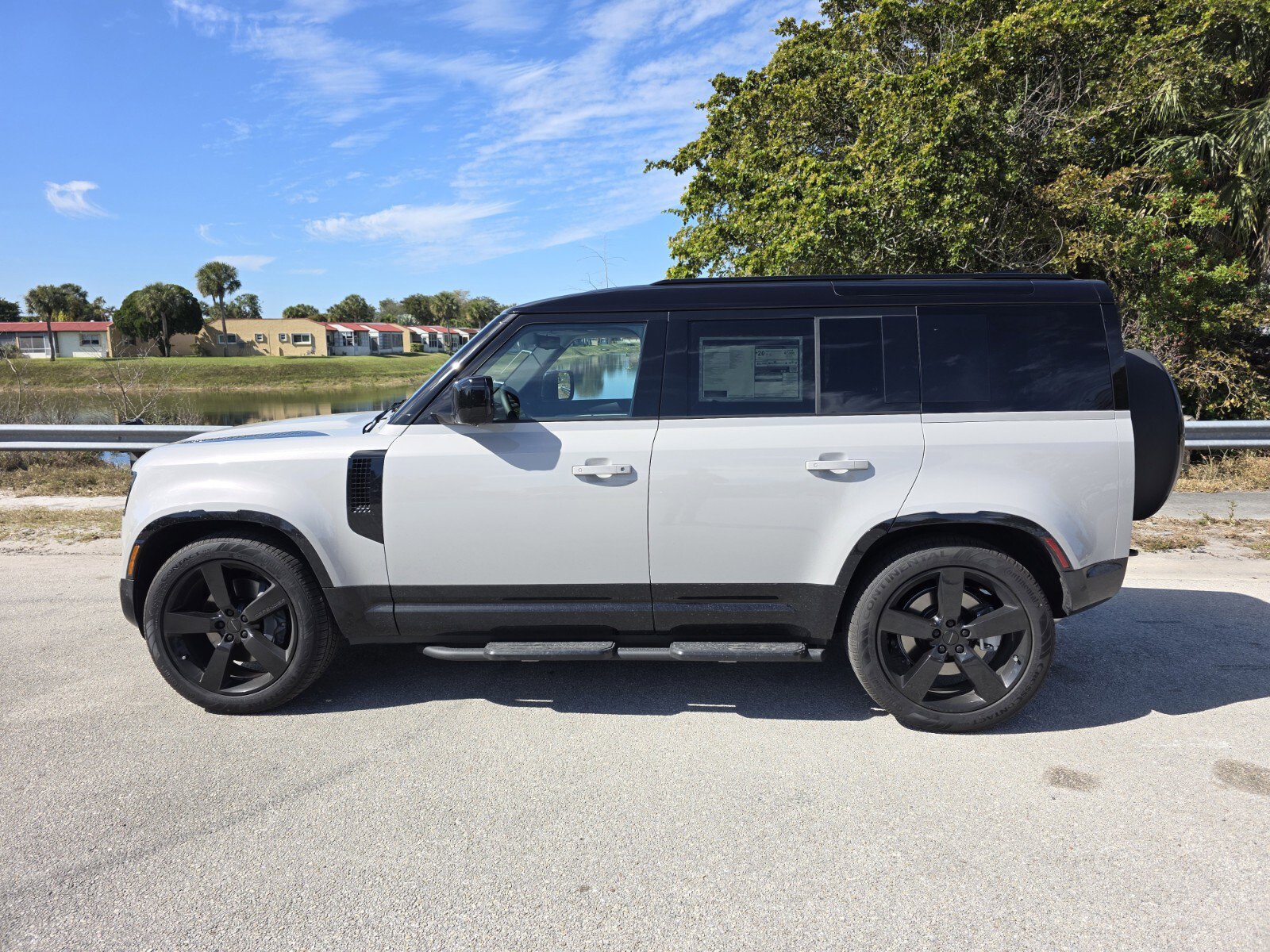 New 2026 Land Rover Defender 110 X-Dynamic SE image 7