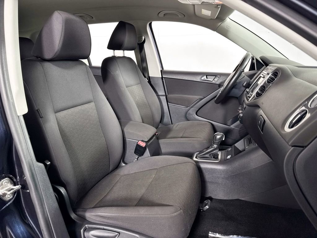 Used 2017 Volkswagen Tiguan Limited w/ Premium Package image 29