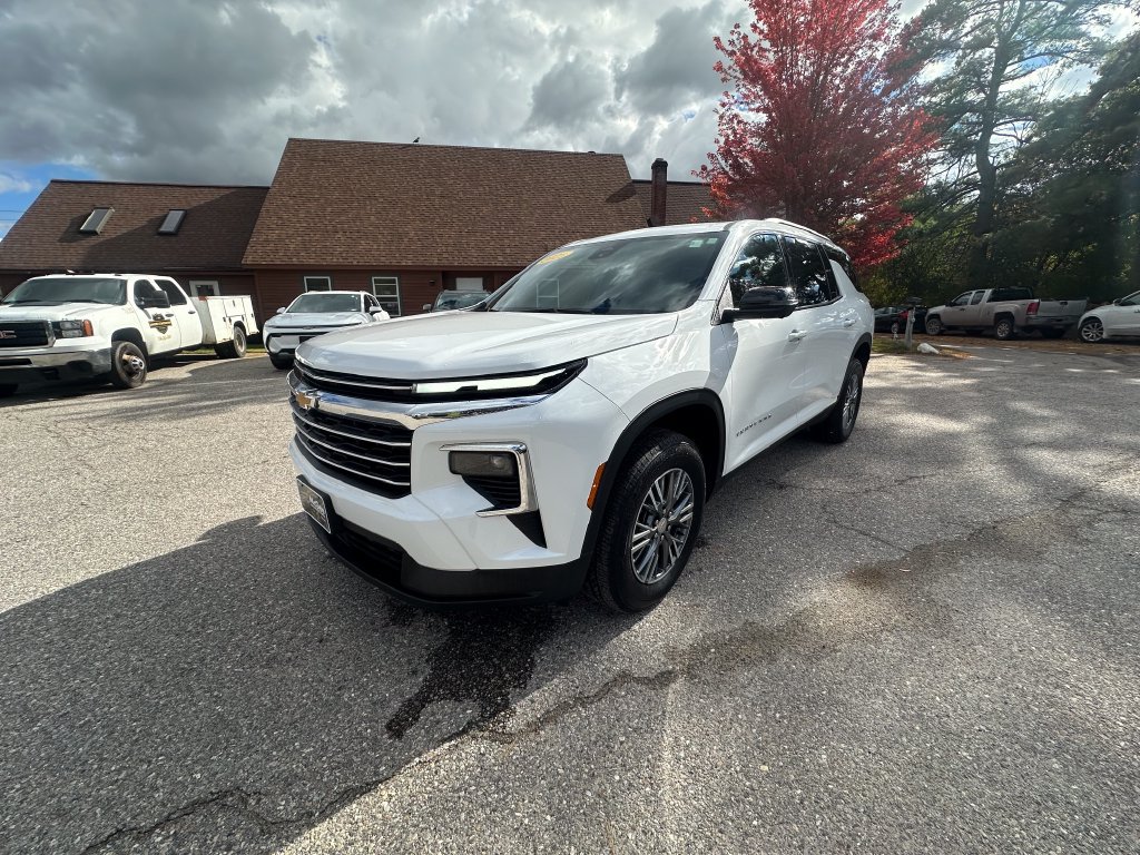 Used 2025 Chevrolet Traverse LT w/ Driver Confidence Package