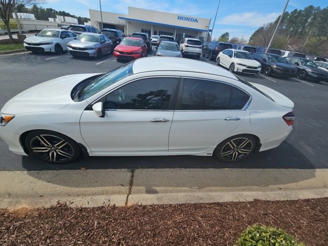 Used 2017 Honda Accord Sport image 2