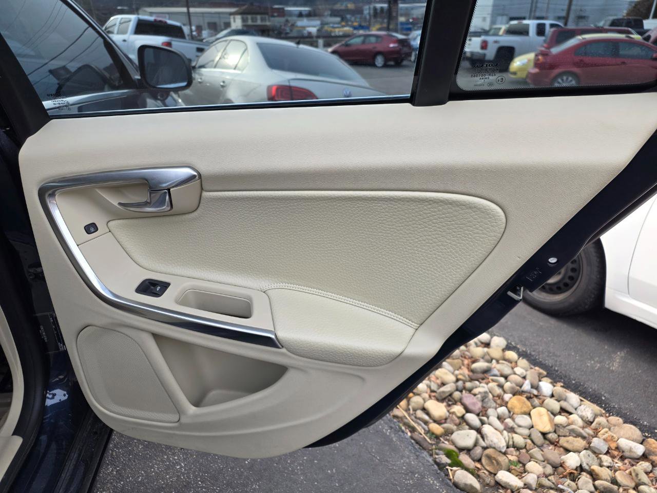 Used 2012 Volvo S60 T5 w/ Multimedia Pkg FWD image 33