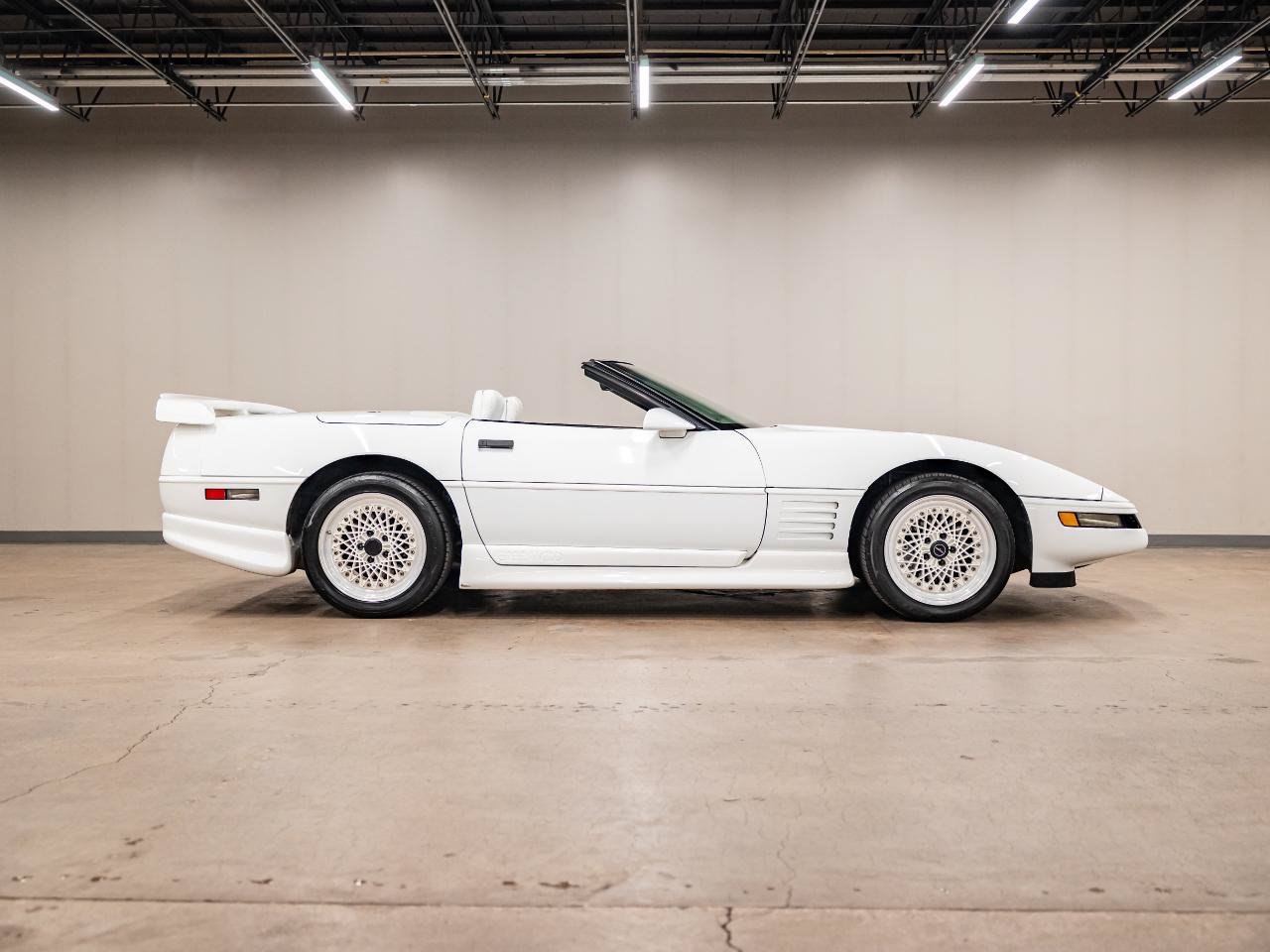 Used 1992 Chevrolet Corvette Convertible RWD image 5
