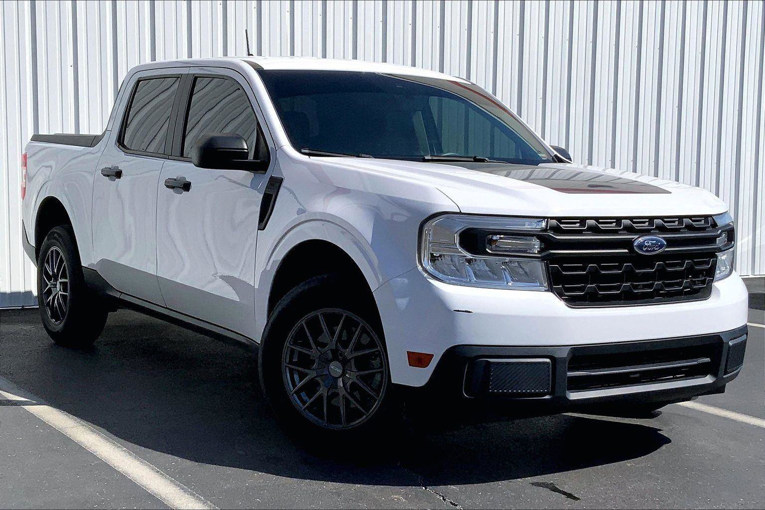 Used 2022 Ford Maverick XL image 2