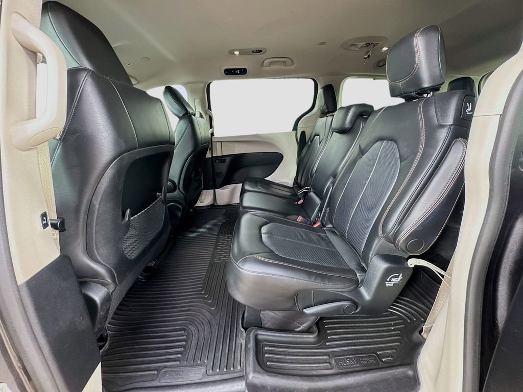 Used 2019 Chrysler Pacifica Touring-L w/ Advanced Safetytec Group FWD image 29