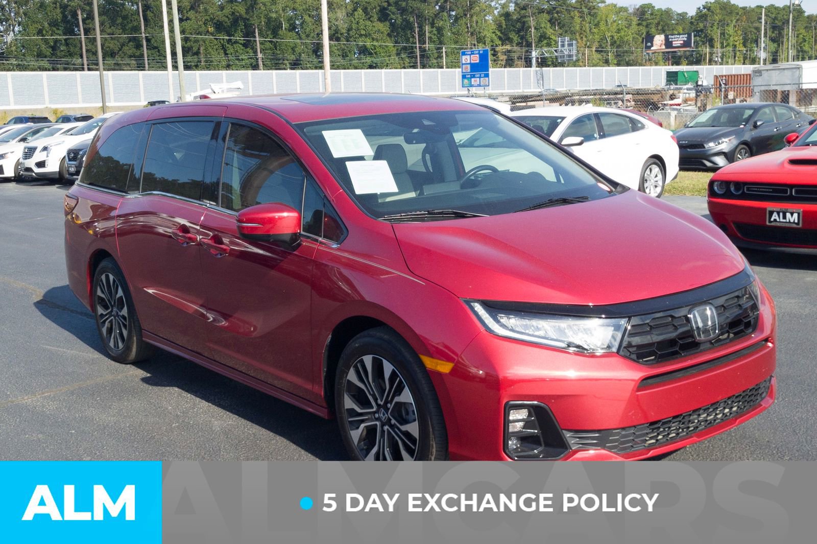 Used 2025 Honda Odyssey Elite image 4