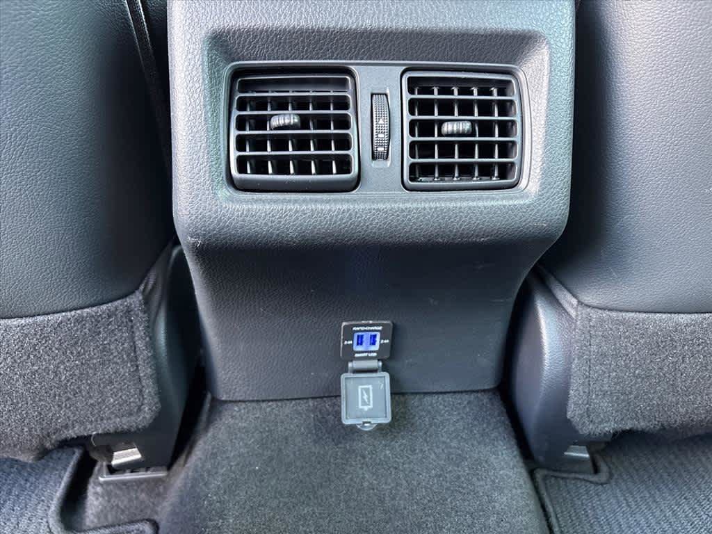 Used 2019 Toyota Camry XLE w/ Sunroof Package FWD image 10