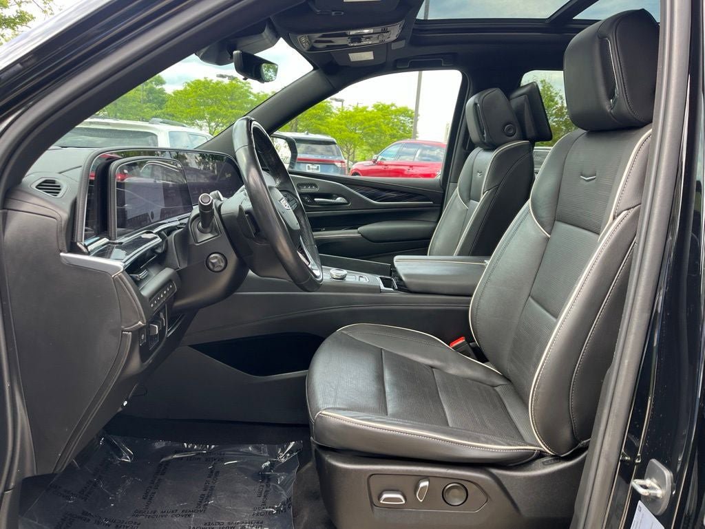 Used 2023 Cadillac Escalade Sport w/ LPO, ONYX Package AWD/4WD image 26
