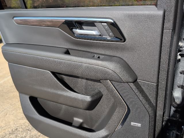 New 2026 Chevrolet Suburban Premier image 11