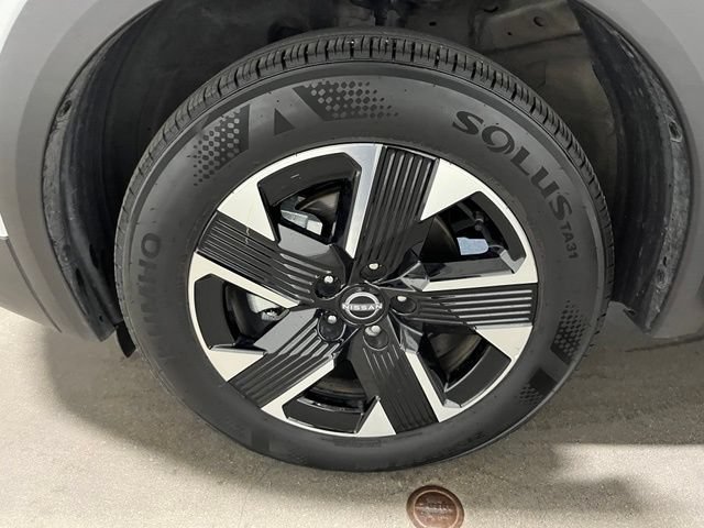 Used 2025 Nissan Kicks SV AWD/4WD image 28