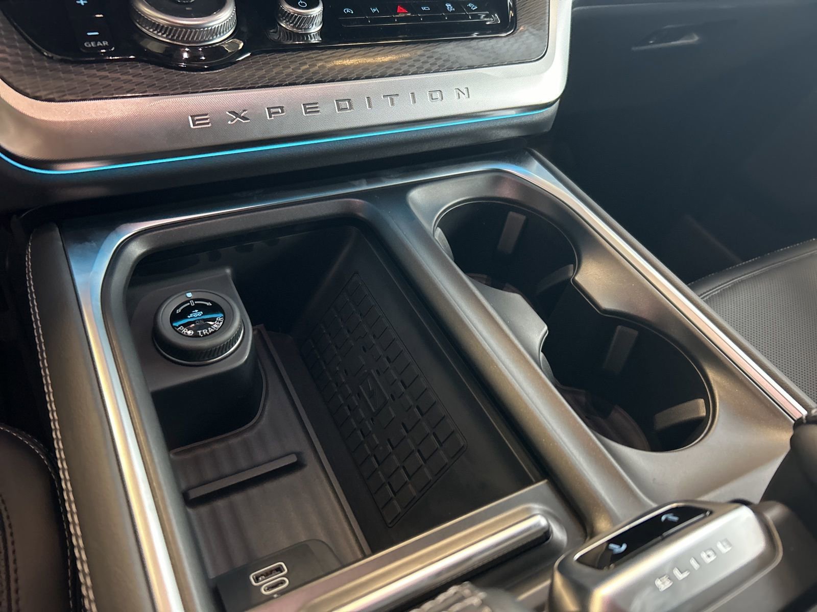 New 2025 Ford Expedition Max Platinum w/ Stealth Performance Package image 30