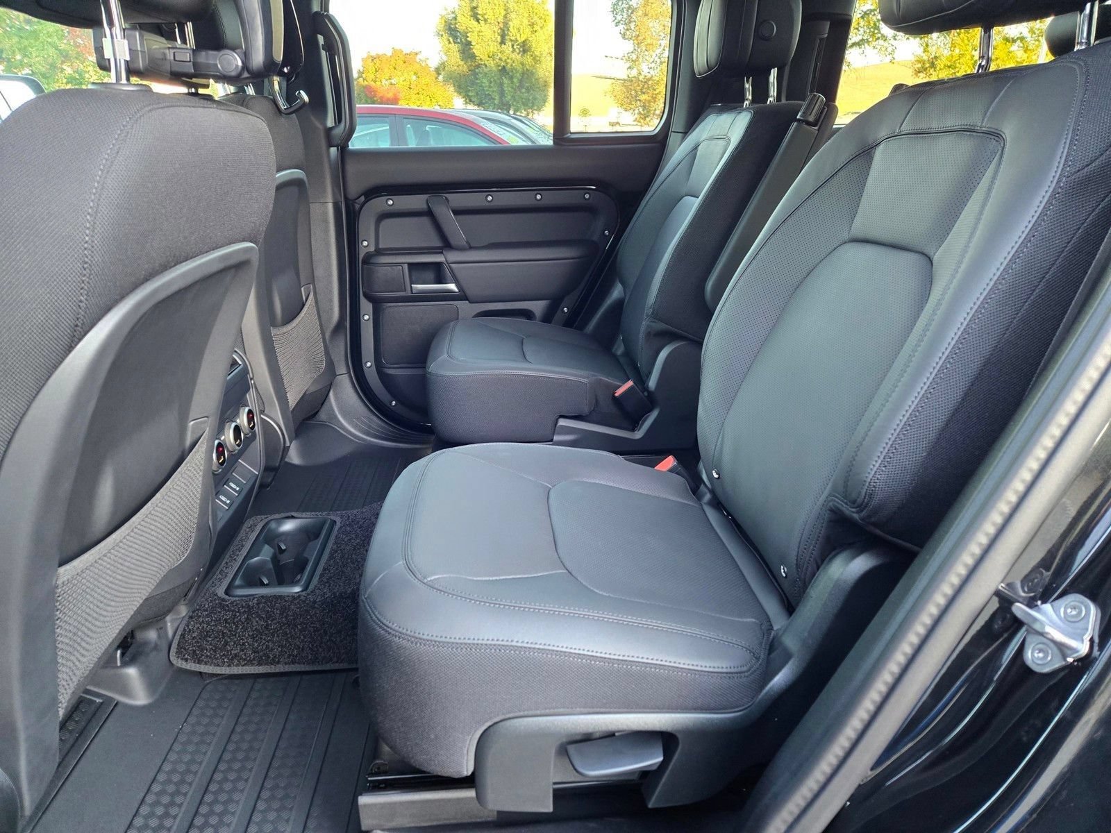 New 2026 Land Rover Defender 130 V8 AWD/4WD image 8