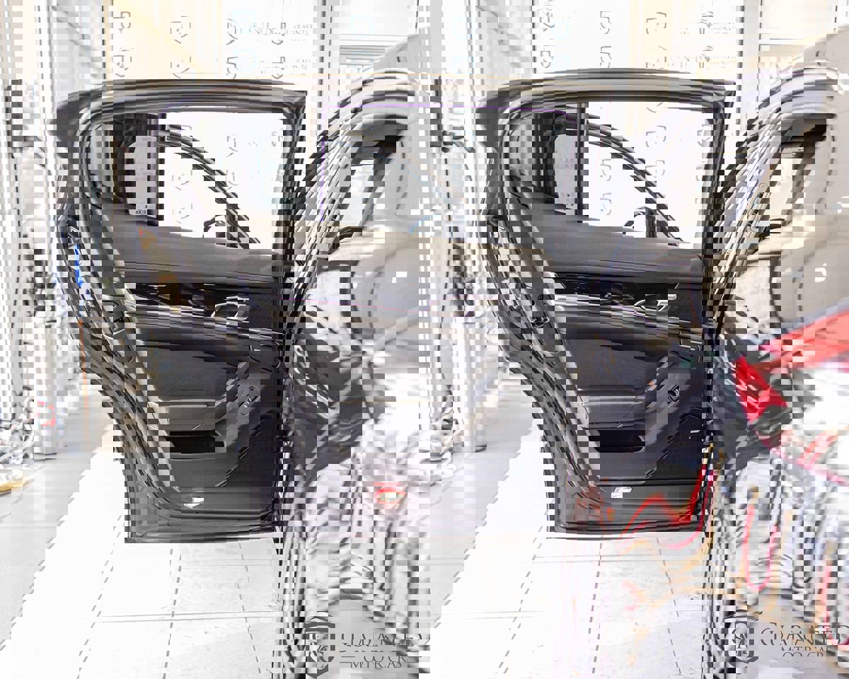 Used 2015 Porsche Panamera 4 image 35