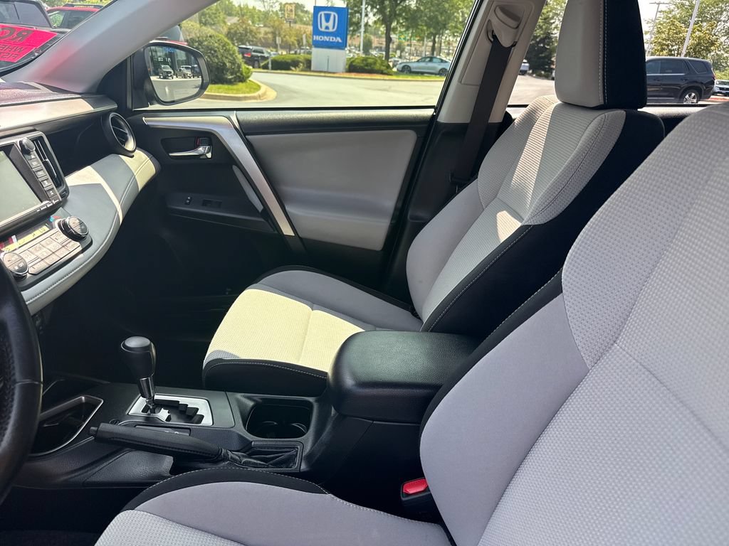 Used 2017 Toyota RAV4 XLE FWD image 13