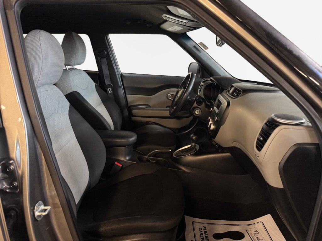 Used 2016 Kia Soul FWD image 26