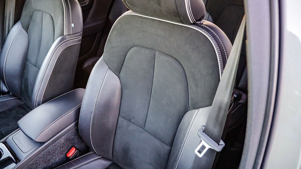 Used 2021 Volvo XC40 P8 Recharge image 26