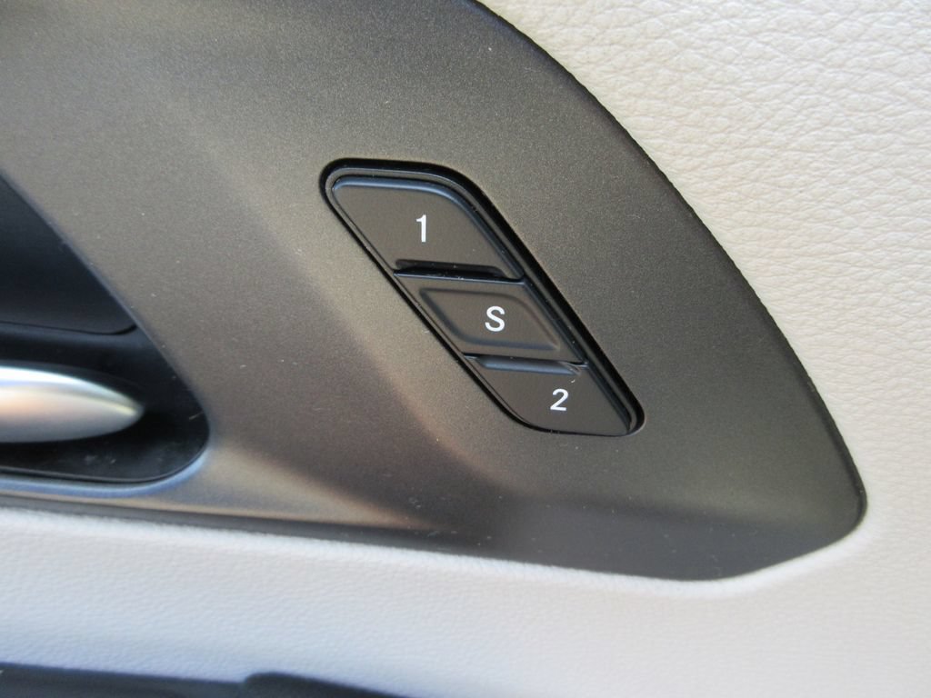 Used 2020 Chrysler Pacifica Limited FWD image 23